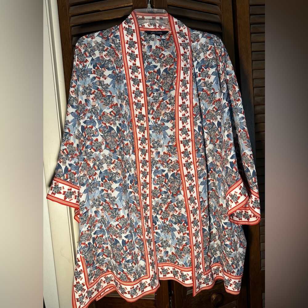 Max Edition. Size 2X. Multicolored open tunic style.